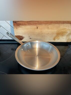 All-Clad ® D5 Brushed Stainless Steel 8" Frying Pan